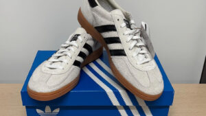 adidasの未使用のスニーカーを買い取りました