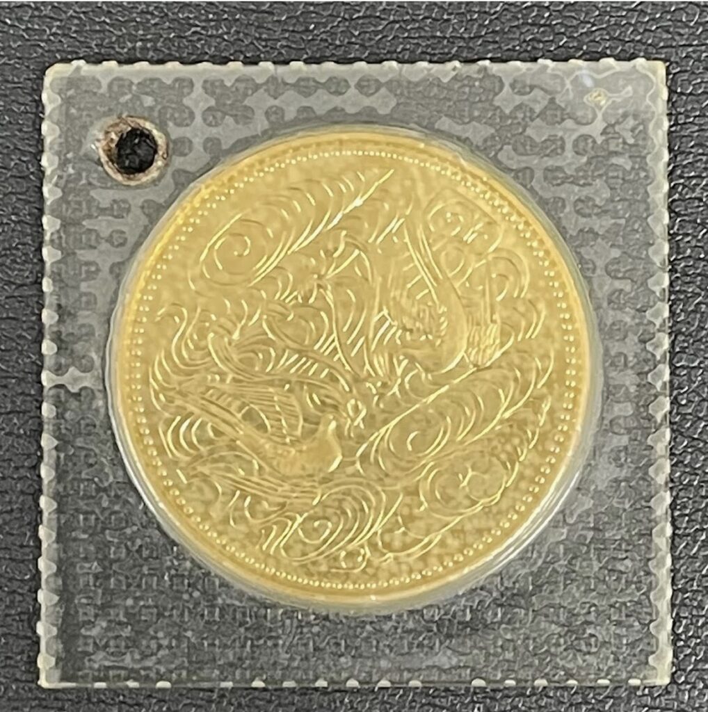 天皇御座位10万円金貨