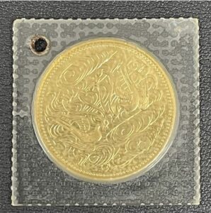 天皇御座位10万円金貨